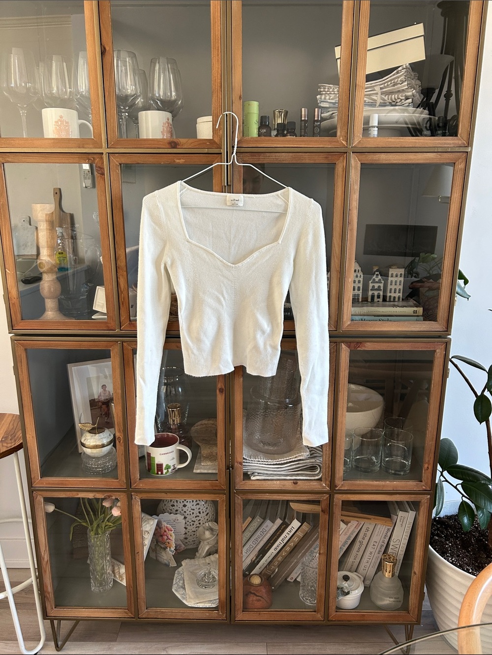 Aritzia Wilfred White Ribbed Long-Sleeve Women’s Top